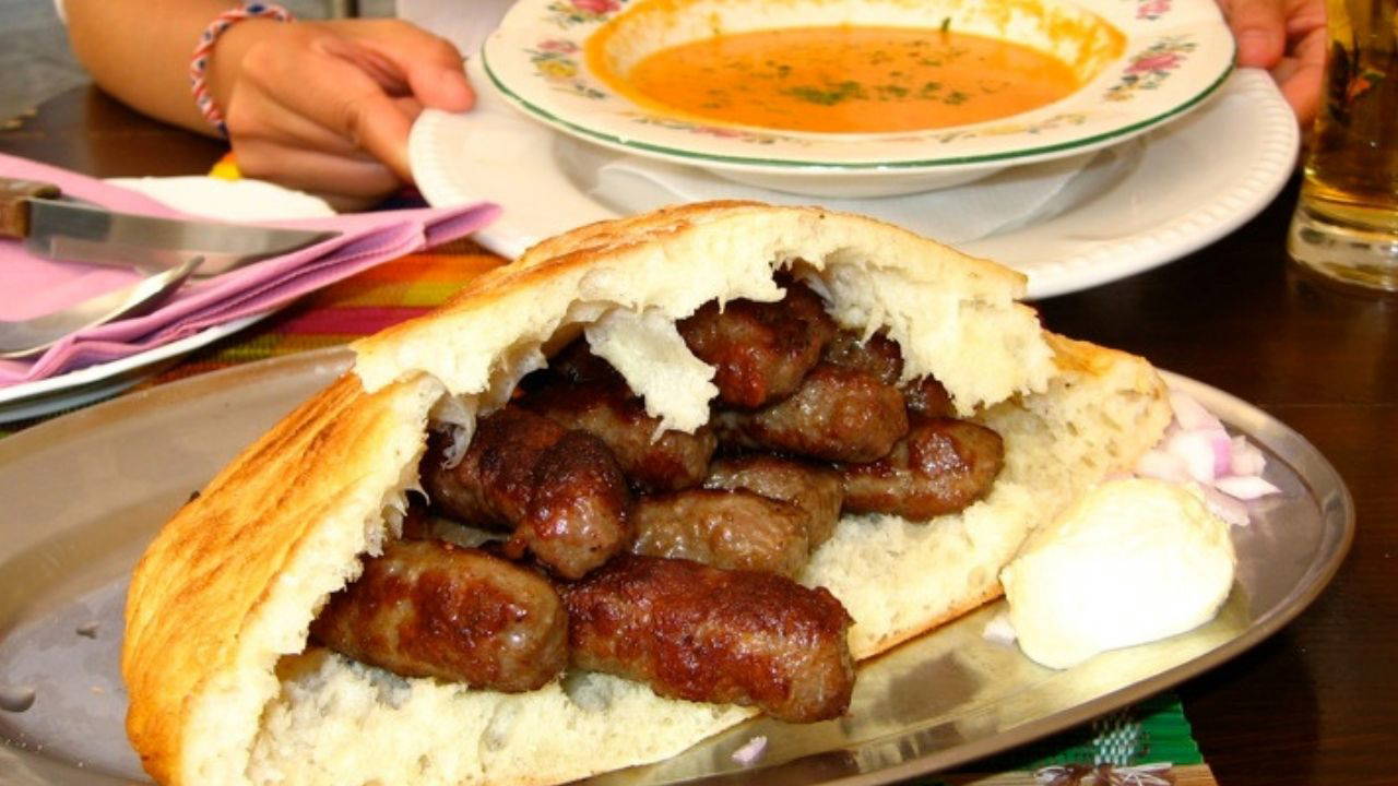 Balkan Mutfağından Lezzetli Bir Dokunuş: Kolay Cevapi Tarifi