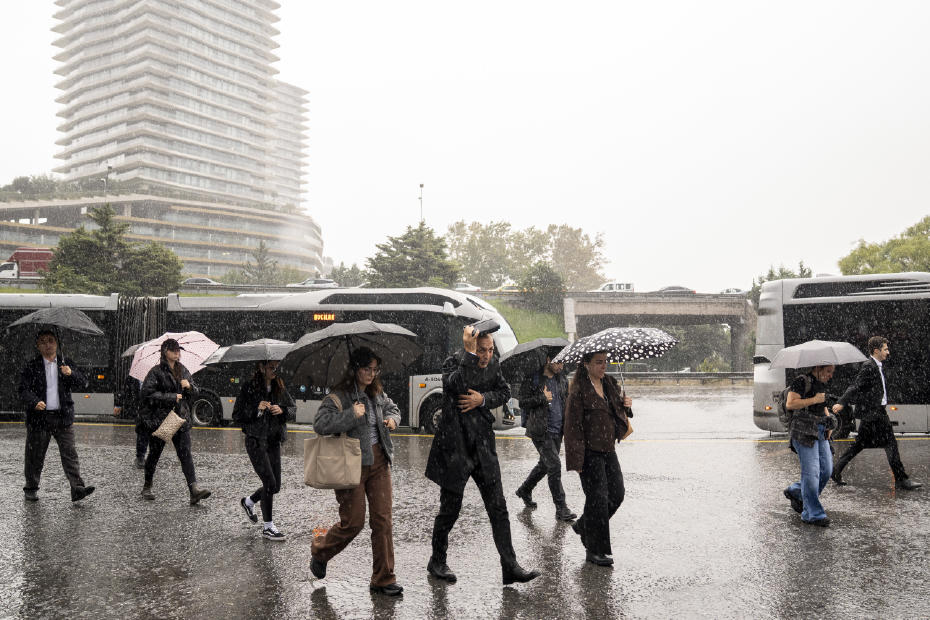 İstanbul ve Çevre İlçelerde Kuvvetli Sağanak ve Rüzgar Uyarısı Haberleri
